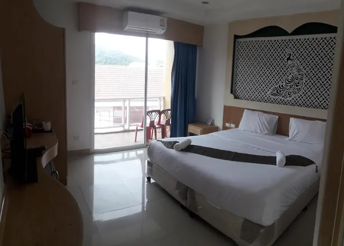 Red Sapphire Hotel